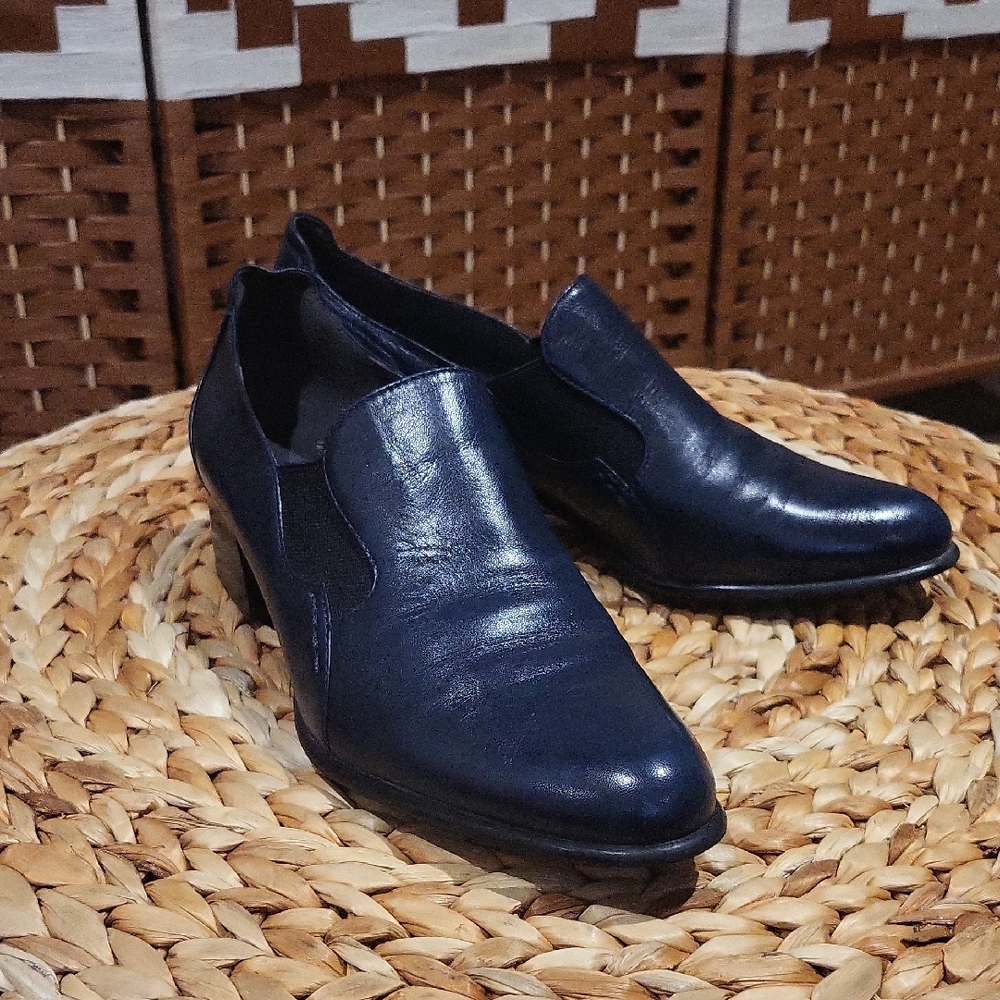 Elegant Women's Navy Leather Loafers
